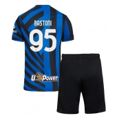 Otroški Inter Milan Alessandro Bastoni #95 Replika nogometni dresi kompleti Domači 2024-25 Kratek Rokav (+ hlače)