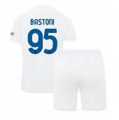 Otroški Inter Milan Alessandro Bastoni #95 Replika nogometni dresi kompleti Gostujoči 2023-24 Kratek Rokav (+ hlače)