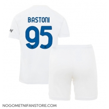 Otroški Inter Milan Alessandro Bastoni #95 Replika nogometni dresi kompleti Gostujoči 2023-24 Kratek Rokav (+ hlače)