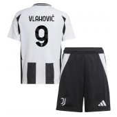 Otroški Juventus Dusan Vlahovic #9 Replika nogometni dresi kompleti Domači 2024-25 Kratek Rokav (+ hlače)