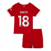 Otroški Liverpool Cody Gakpo #18 Replika nogometni dresi kompleti Domači 2023-24 Kratek Rokav (+ hlače)