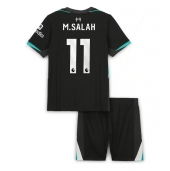 Otroški Liverpool Mohamed Salah #11 Replika nogometni dresi kompleti Gostujoči 2024-25 Kratek Rokav (+ hlače)